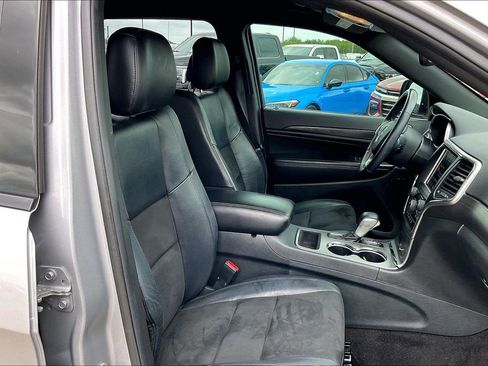 Used 2018 Jeep Grand Cherokee Altitude RWD image 30