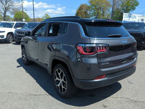 Used 2024 Jeep Compass Limited AWD/4WD image 4