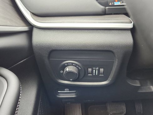 New 2026 Jeep Grand Cherokee Altitude RWD image 18