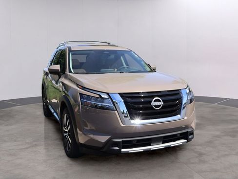 Used 2024 Nissan Pathfinder Platinum w/ Cargo Package AWD/4WD image 5