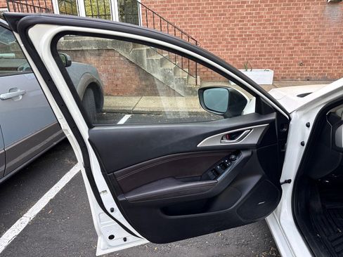 Used 2017 MAZDA MAZDA3 Touring w/ Popular Equipment Package image 11