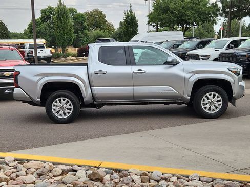 Used 2025 Toyota Tacoma SR5 AWD/4WD image 2