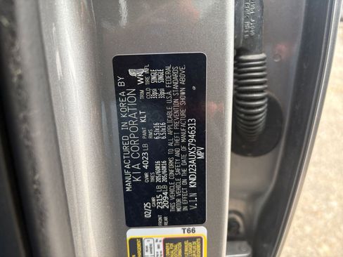 Used 2025 Kia Soul LX w/ LX Technology Package FWD image 27