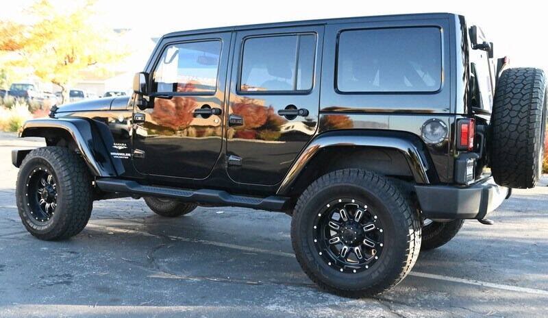 Used 2015 Jeep Wrangler Unlimited Sahara w/ Dual Top Group AWD/4WD image 7