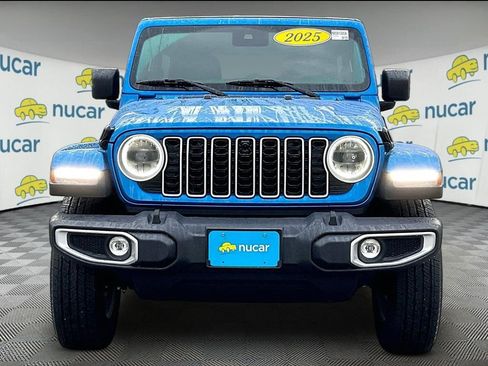 Used 2025 Jeep Wrangler Unlimited Sahara AWD/4WD image 2