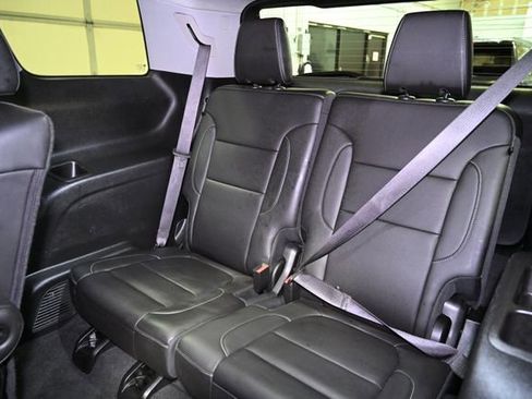 Used 2023 GMC Acadia SLT image 52