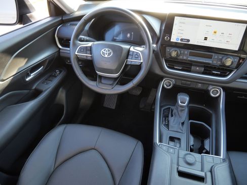 Certified 2025 Toyota Grand Highlander FWD image 10