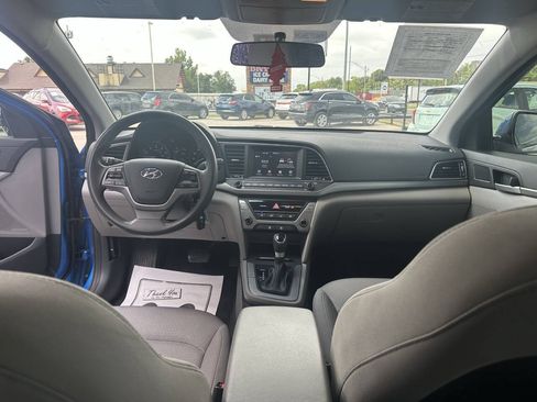 Used 2018 Hyundai Elantra SE w/ SE Connectivity Package 04 FWD image 12