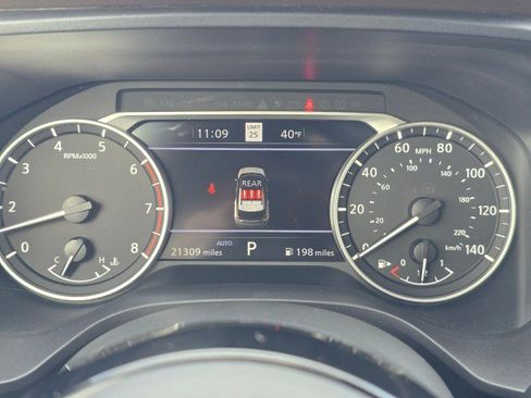 Used 2023 Nissan Rogue SL w/ SL Premium Package image 32