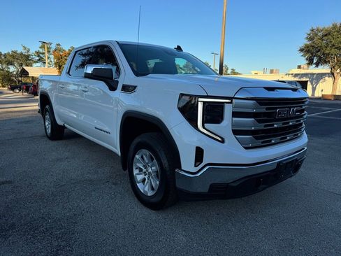 Used 2024 GMC Sierra 1500 SLE image 11