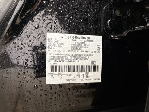 Used 2023 Ford Explorer Limited image 9