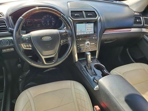 Used 2017 Ford Explorer Platinum image 17