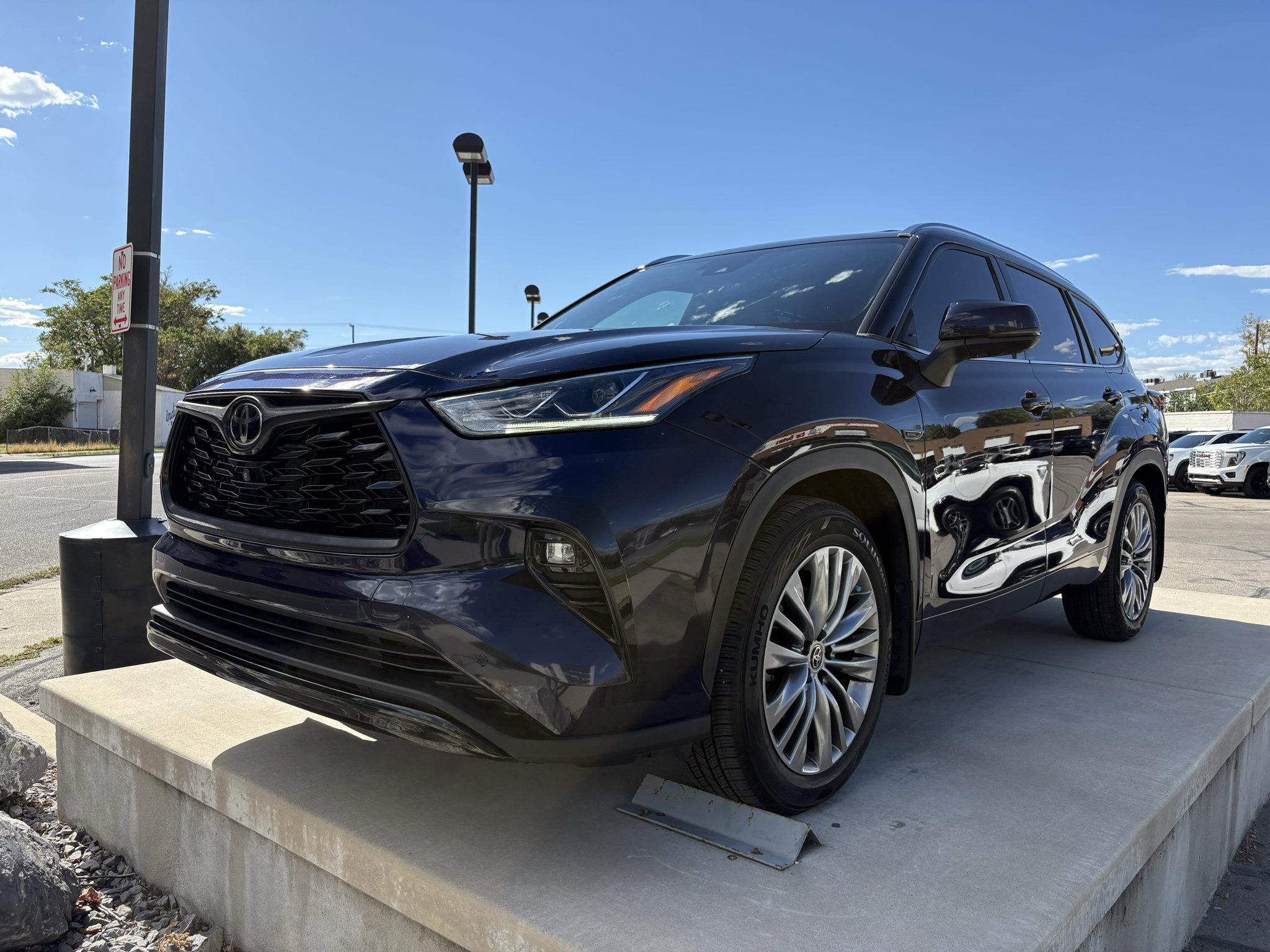 Used 2022 Toyota Highlander Platinum AWD/4WD image 12