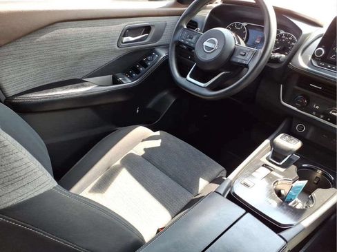 Used 2023 Nissan Rogue SV FWD image 9