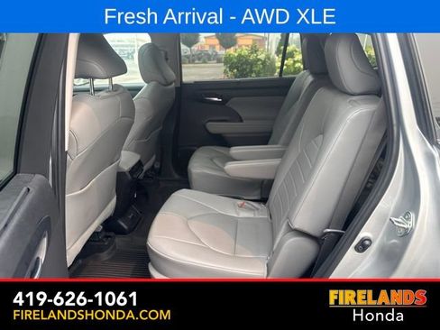 Used 2024 Toyota Highlander XLE AWD/4WD image 29