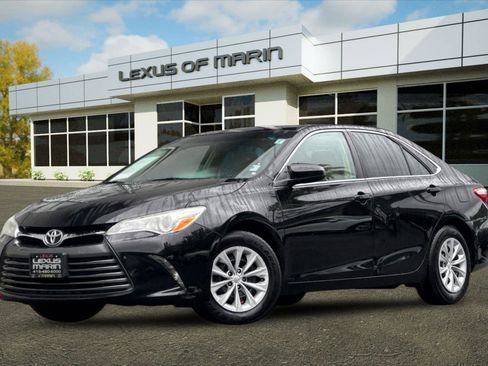 Used 2015 Toyota Camry LE image 1