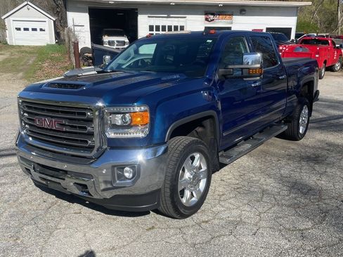 Used 2018 GMC Sierra 2500 SLT w/ Duramax Plus Package AWD/4WD image 2