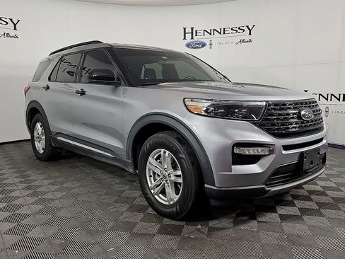 Used 2020 Ford Explorer XLT w/ Equipment Group 202A image 4