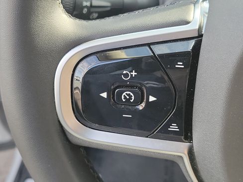 Certified 2025 Volvo XC60 B5 Plus image 19