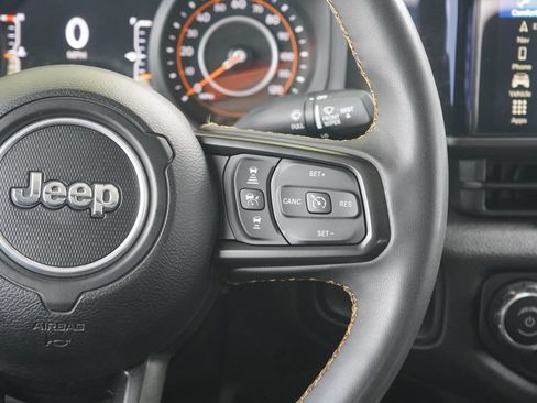 Used 2024 Jeep Gladiator Sport AWD/4WD image 17