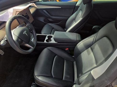 Used 2022 Tesla Model 3 Performance image 5