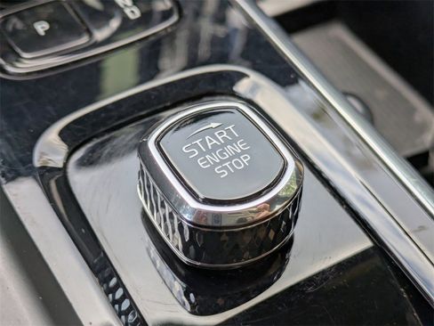 Certified 2023 Volvo XC60 B5 Ultimate w/ Climate Package image 42