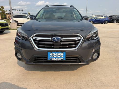 Used 2018 Subaru Outback 2.5i Limited AWD/4WD image 3