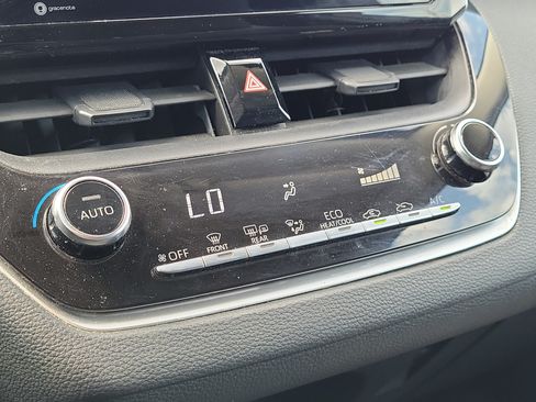 Used 2021 Toyota Corolla LE FWD image 26