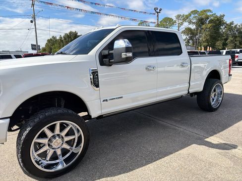 Used 2020 Ford F250 Platinum w/ FX4 Off-Road Package image 4