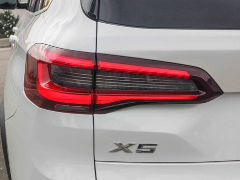 Used 2023 BMW X5 xDrive40i w/ Premium Package image 9