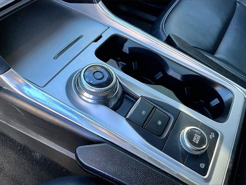 Used 2022 Ford Explorer XLT w/ Equipment Group 202A image 32