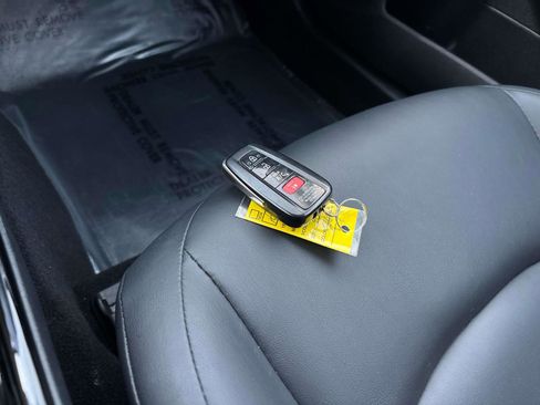 Used 2018 Toyota Prius Prime Premium w/ Carpet Mat Package image 23