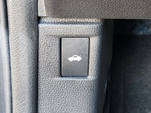 Certified 2025 Honda Accord SE image 25