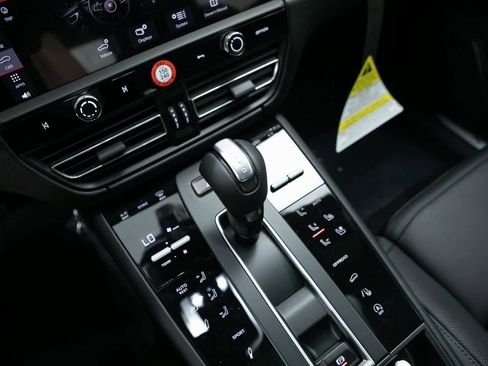 Certified 2025 Porsche Macan image 21