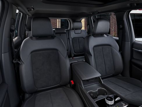 New 2026 Jeep Grand Cherokee Altitude RWD image 16