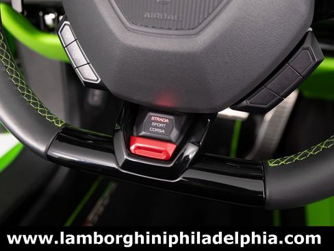 Used 2021 Lamborghini Huracan EVO image 22