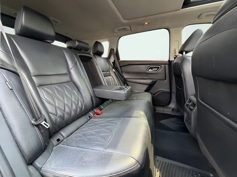 Used 2021 Nissan Rogue Platinum FWD image 25