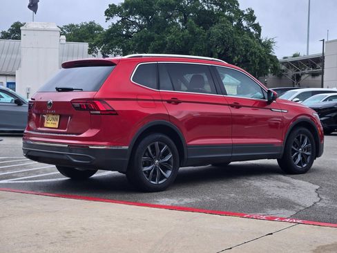 Used 2022 Volkswagen Tiguan SE FWD image 3