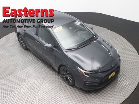 Used 2023 Toyota Corolla SE FWD image 3
