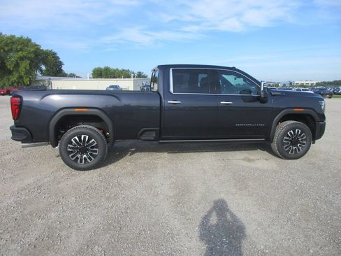 New 2026 GMC Sierra 3500 Denali Ultimate AWD/4WD image 3