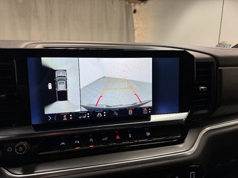 Used 2024 Chevrolet Silverado 1500 High Country w/ High Country Premium Package AWD/4WD image 28