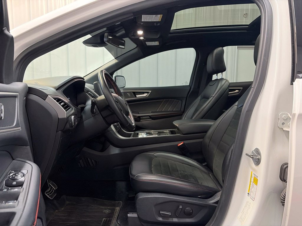 Used 2022 Ford Edge ST-Line w/ Cold Weather Package AWD/4WD image 11