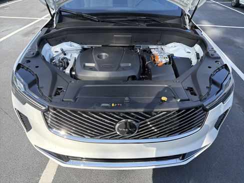 Certified 2026 Volvo XC90 T8 Plus w/ Protection Package Premier AWD/4WD image 36