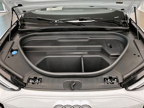 Used 2025 Audi Q6 e-tron Premium w/ Convenience Package image 29