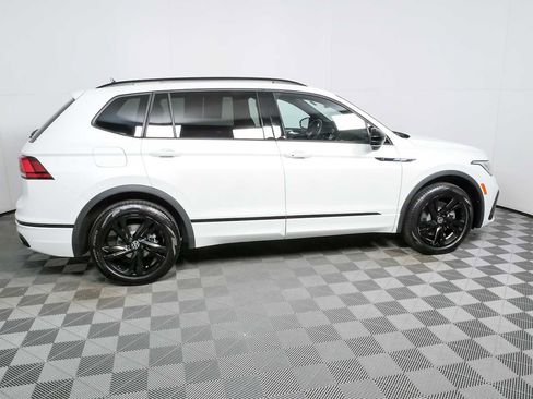 Used 2024 Volkswagen Tiguan SE R-Line image 3