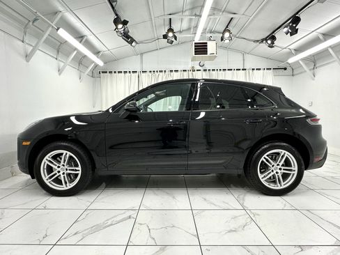 Certified 2024 Porsche Macan image 2