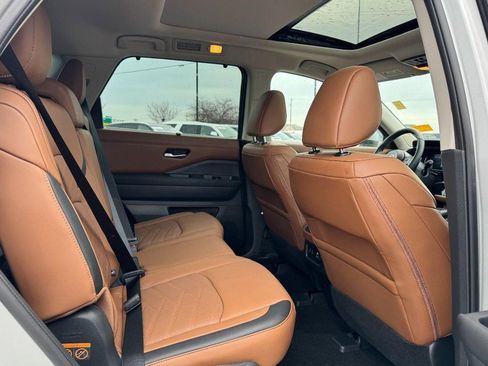 Used 2024 Nissan Pathfinder Platinum w/ Cargo Package image 13