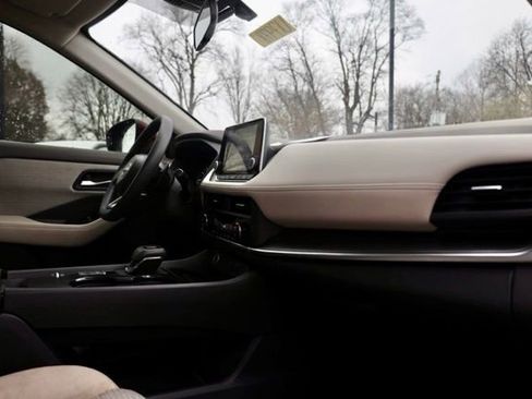 Used 2023 Nissan Rogue SL w/ SL Premium Package image 35