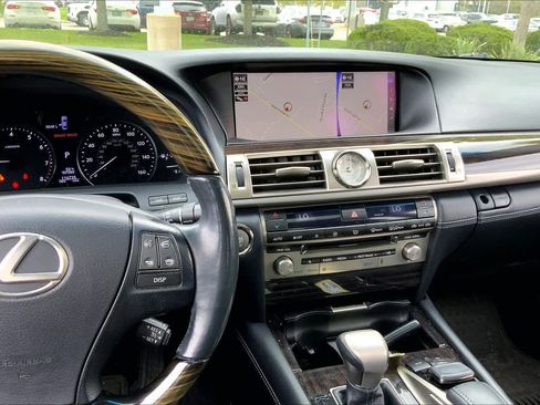 Used 2016 Lexus LS 460 AWD w/ Comfort Package image 7