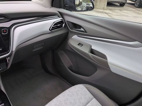 Used 2023 Chevrolet Bolt EUV Premier w/ Sun & Sound Package FWD image 17